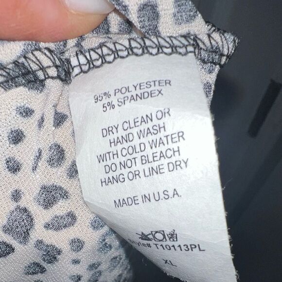 Mittoshop Black&Tan Animal Print Sleeveless Ruffle neck w keyhole button closure - Picture 2 of 8